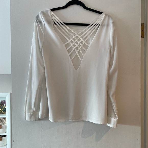 White blouse - Picture 2 of 2